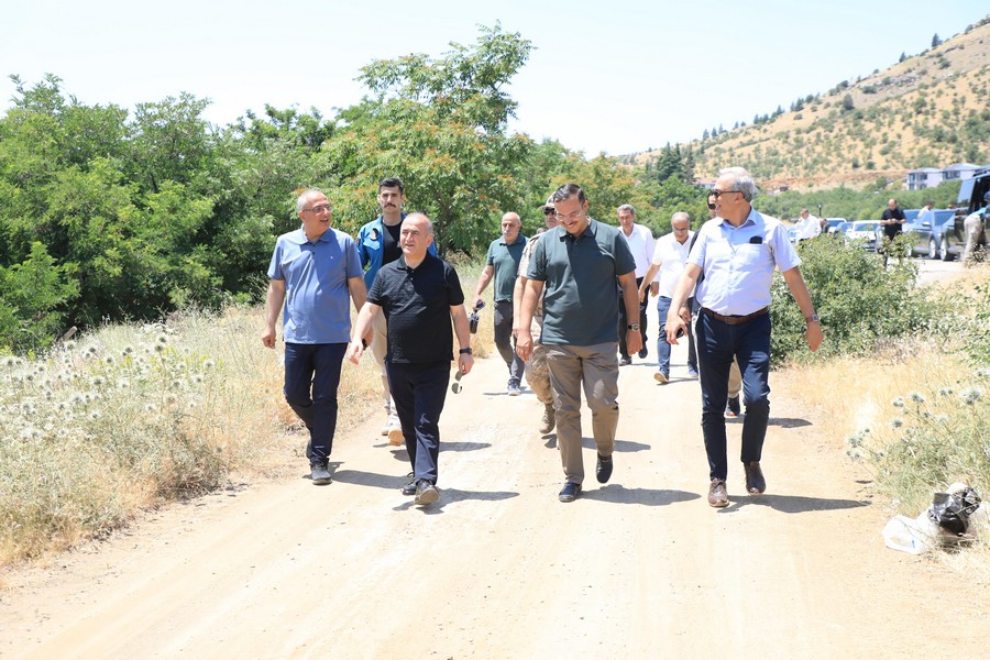 Valimiz Numan HATİPOĞLU, ilçemiz sahil kesiminde yürütülmesi planlanan çalışmalar kapsamında incelemelerde bulundu.