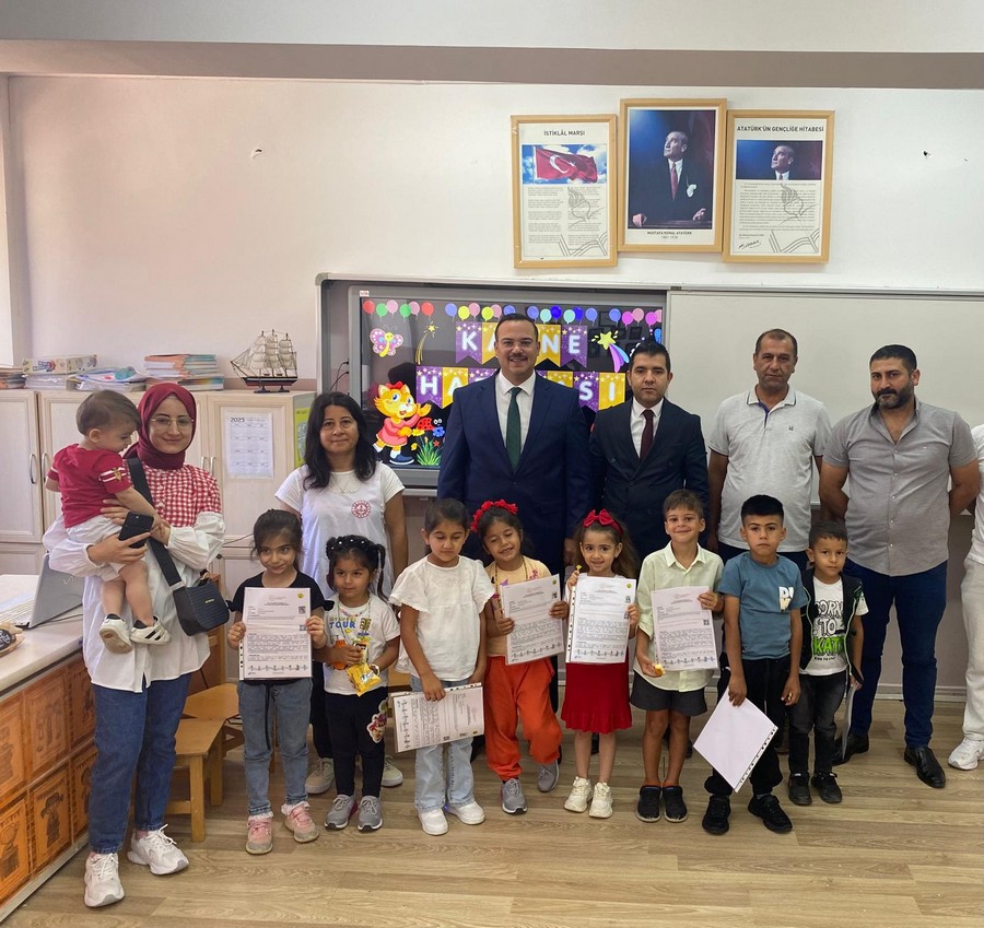 Kaymakam ŞAHİN, Öğrencilerin Karne Sevincini Paylaştı