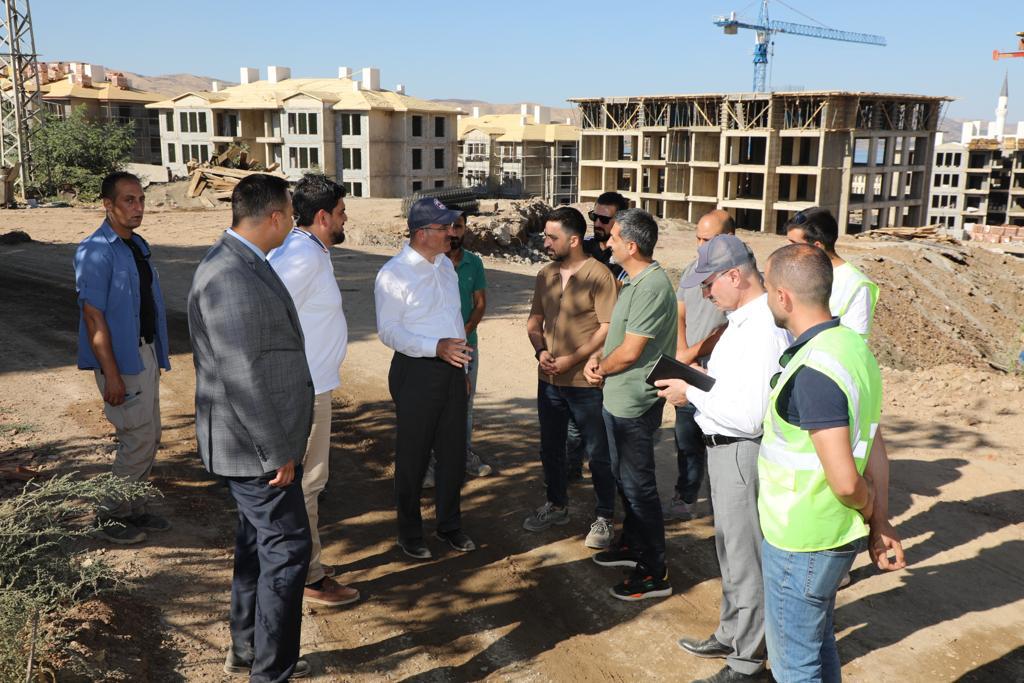 İlimiz Valisi İlçemizde Yapımı Devam Eden Kentsel Dönüşüm ve Afet Konutlarını Yerinde İncelendi
